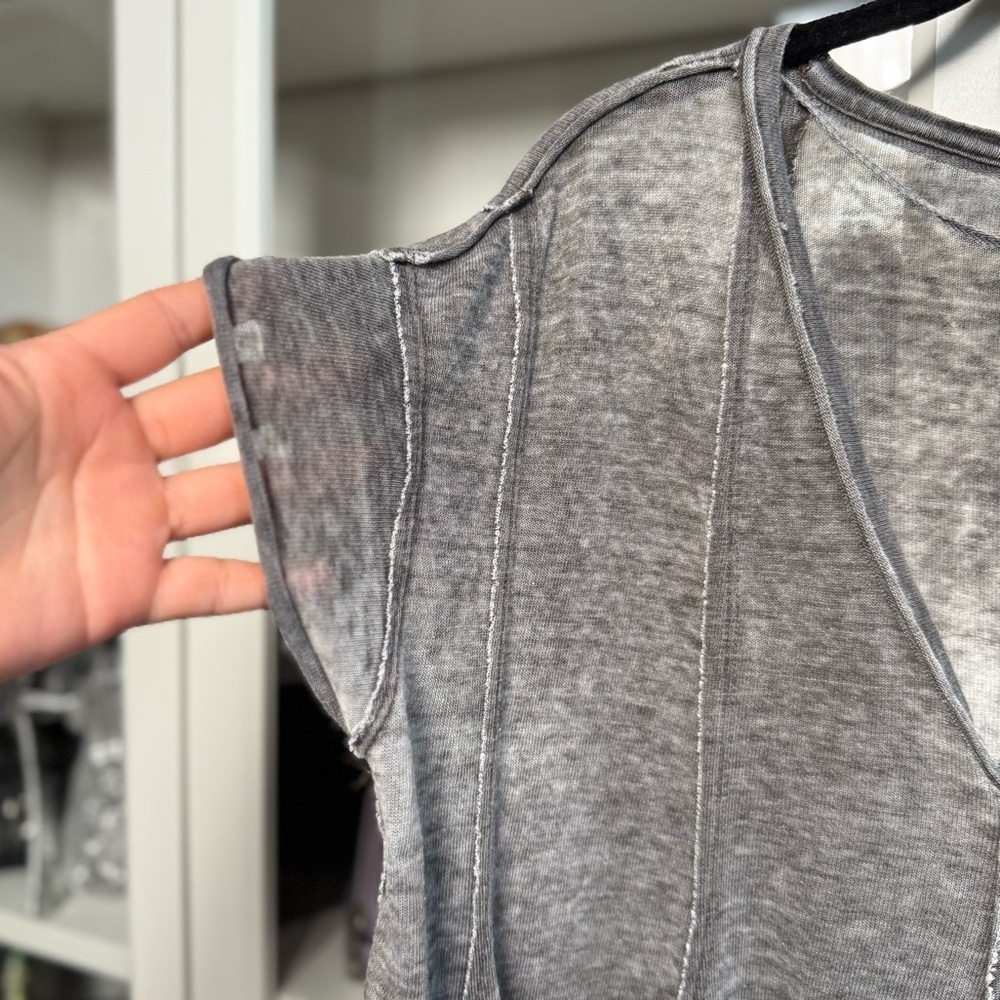 Free People Sammie V-Neck Short Sleeve T-Shirt in Washed Gray Size Small - Picture 6 of 6